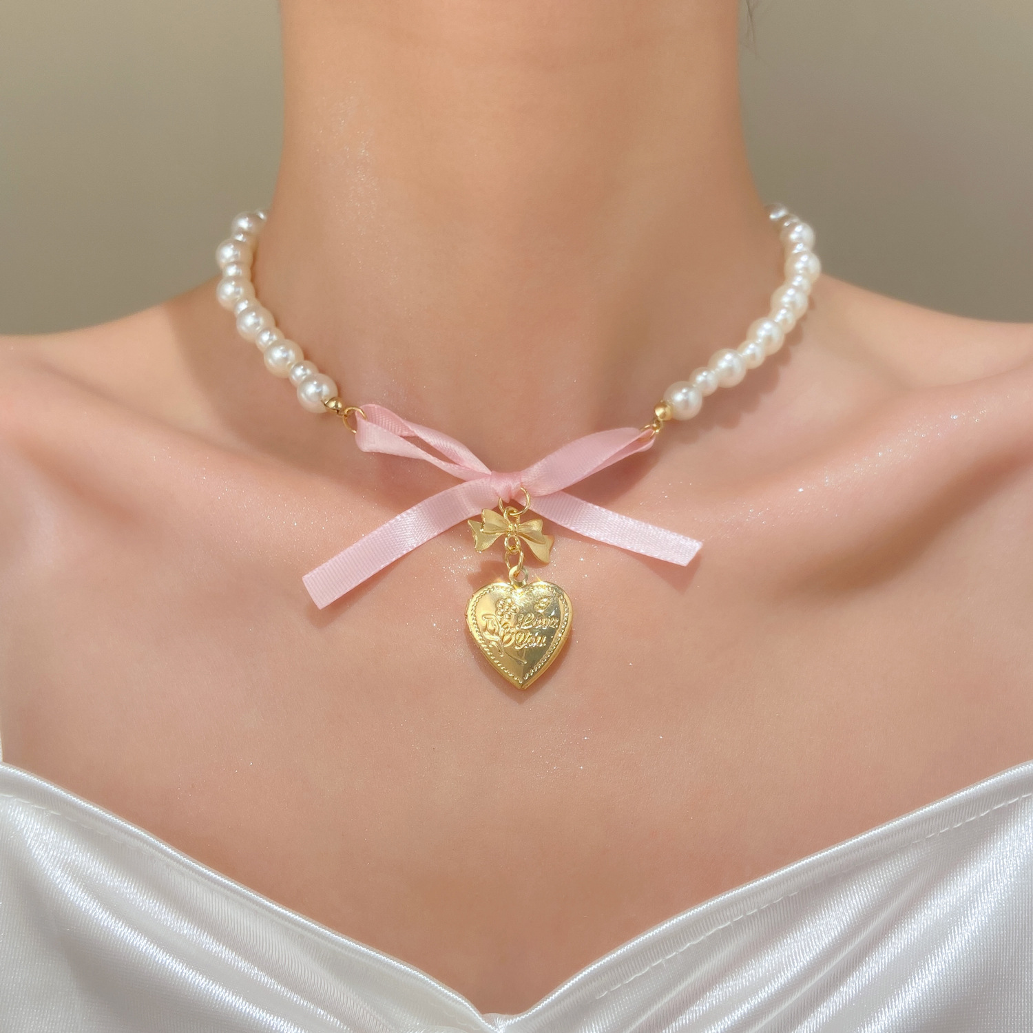Franse Romantische Roze Strik  - Pearl Trim Chain recensie en prijs